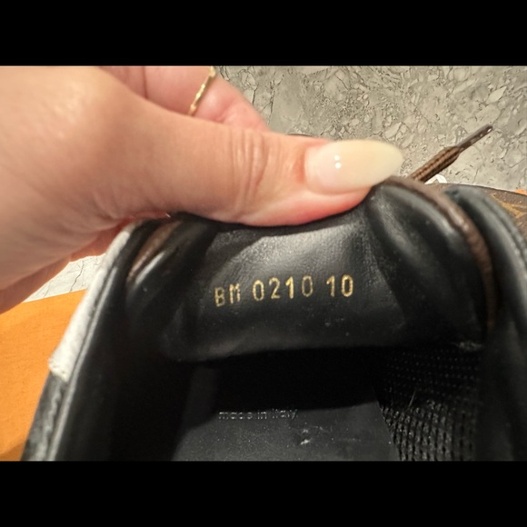 Louis Vuitton Run Away Sneakers - Picture 7 of 7